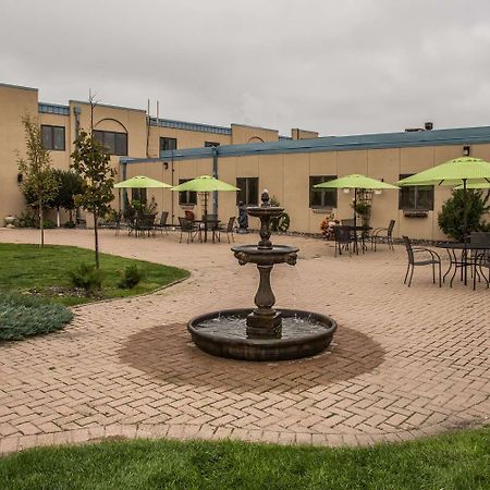 Hotel Baymont By Wyndham Fargo Esterno foto