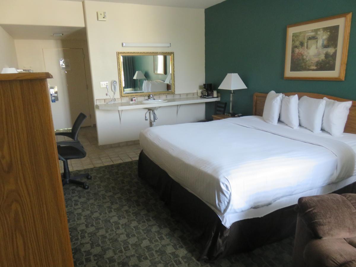 Hotel Baymont By Wyndham Fargo Esterno foto