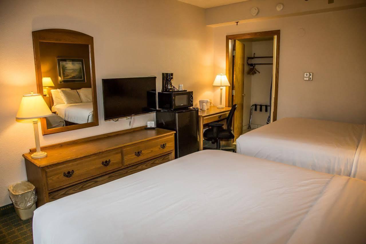 Hotel Baymont By Wyndham Fargo Esterno foto