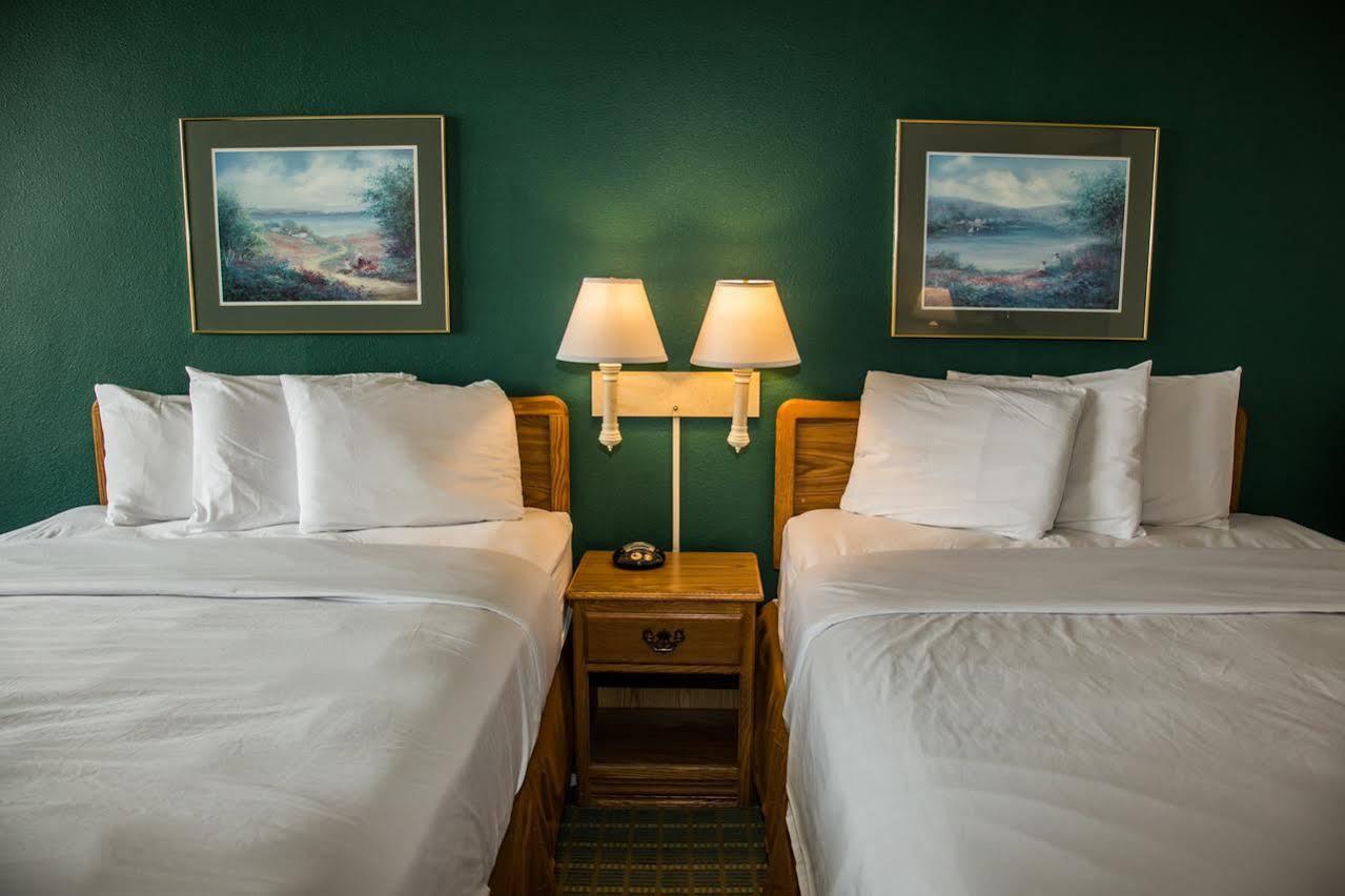 Hotel Baymont By Wyndham Fargo Esterno foto