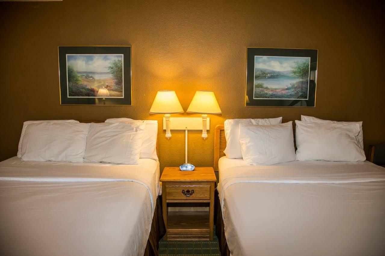 Hotel Baymont By Wyndham Fargo Esterno foto